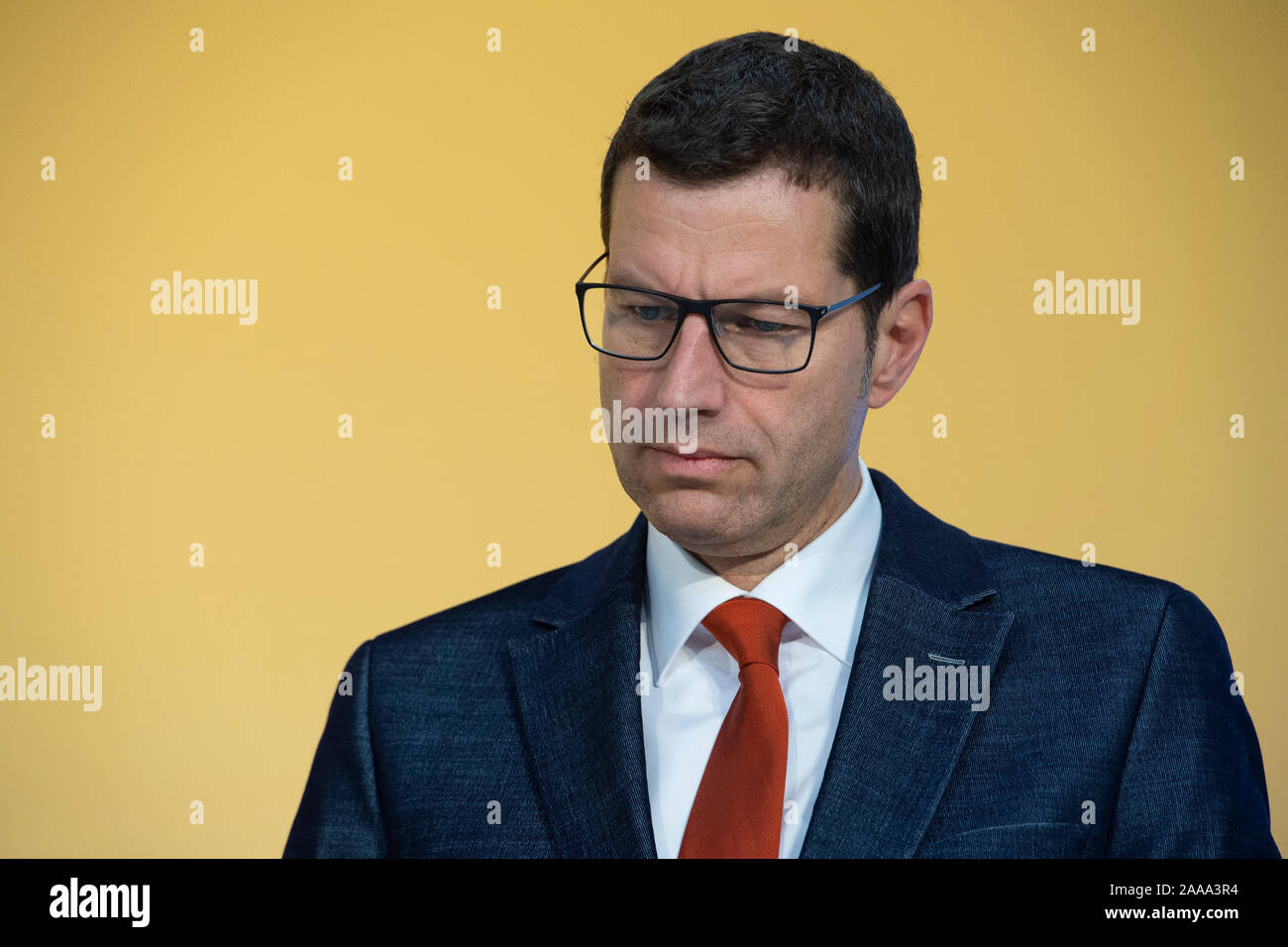 Thomas EISKIRCH, Bürgermeister von Bochum, Portraet, PortrÃ t, Porträt, 7/8-Einzelbild, einziges Motiv, die Inbetriebnahme der neuen mega Paketzentrum der Deutschen Post DHL in Bochum, 18.11.2019. | Verwendung weltweit Stockfoto