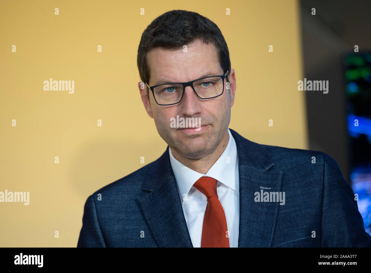 Thomas EISKIRCH, Bürgermeister von Bochum, Porträt, Porträt, Porträt, 7/8-Einzelbild, Einzelbild, Inbetriebnahme der neuen mega Paketzentrum der Deutschen Post DHL in Bochum, 18.11.2019. | Verwendung weltweit Stockfoto