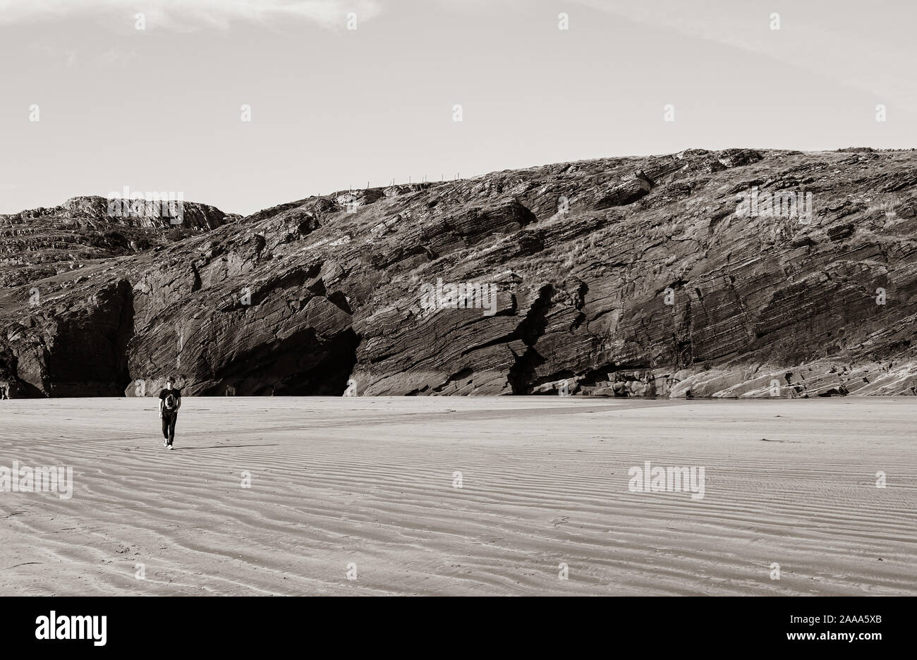 Einsamkeit am schwarzen Felsen Sands, Porthmadog, North Wales Stockfoto