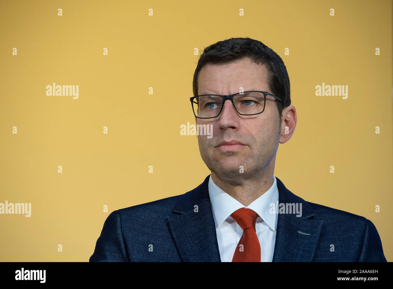 Thomas EISKIRCH, Bürgermeister von Bochum, Porträt, Porträt, Porträt, 7/8-Einzelbild, Einzelbild, Inbetriebnahme der neuen mega Paketzentrum der Deutschen Post DHL in Bochum, 18.11.2019. | Verwendung weltweit Stockfoto