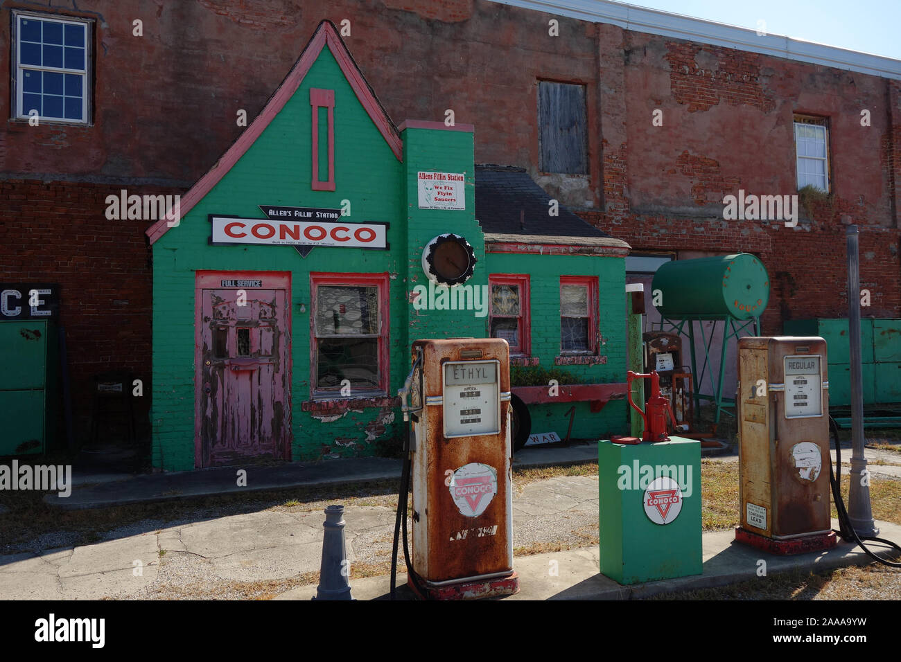 Allens Conoco Fillin' Bahnhof aka Loch in der Wand Conoco Station auf der Route 66 in Handel, Oklahoma Stockfoto