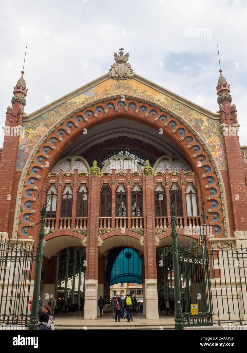 Von Valencia Mercado Doppelpunkt von Antoni Gaudi. Stockfoto