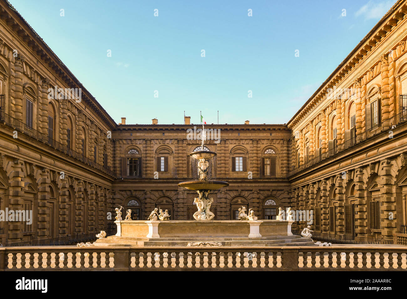 Palazzo Pitti aus den Boboli Gärten mit der Artischocke Brunnen im historischen Zentrum von Florenz, UNESCO-Weltkulturerbe, Toskana, Italien Stockfoto