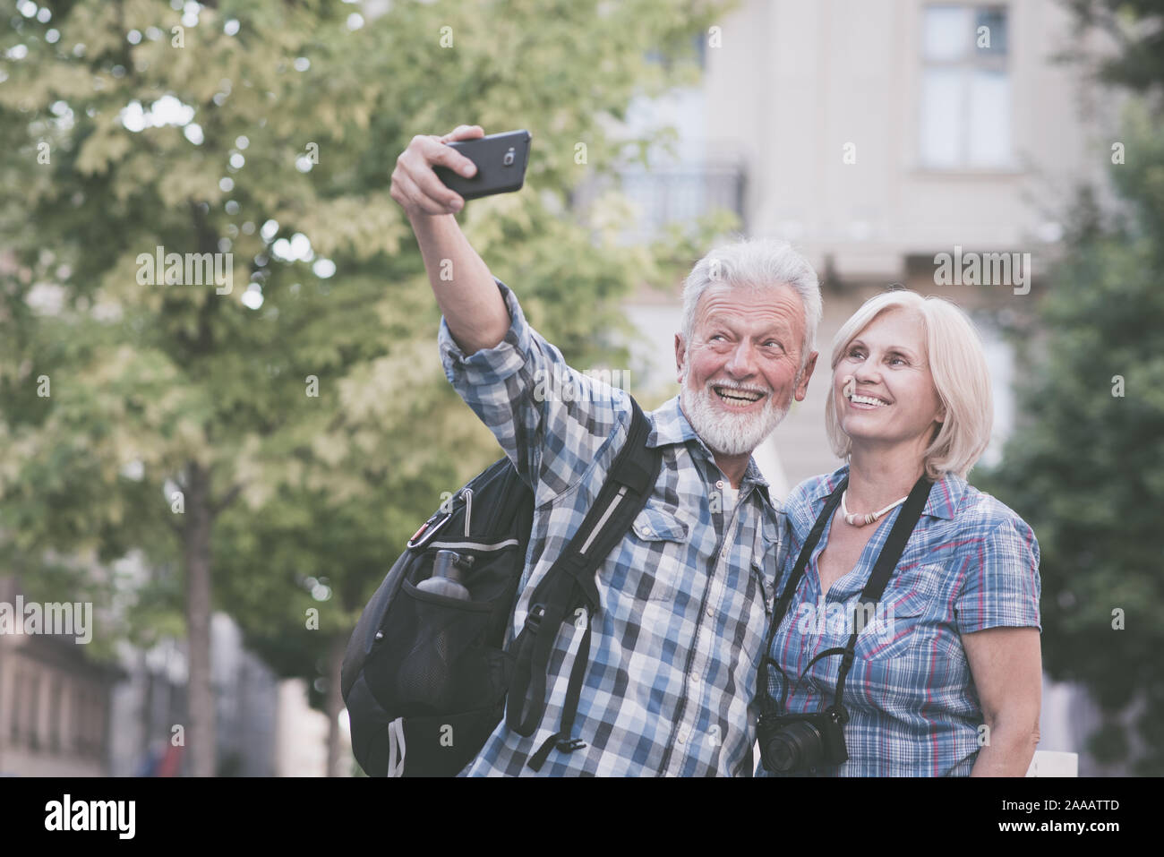Senior Paar selfie nehmen. Touristen nehmen einer selfie Stockfoto