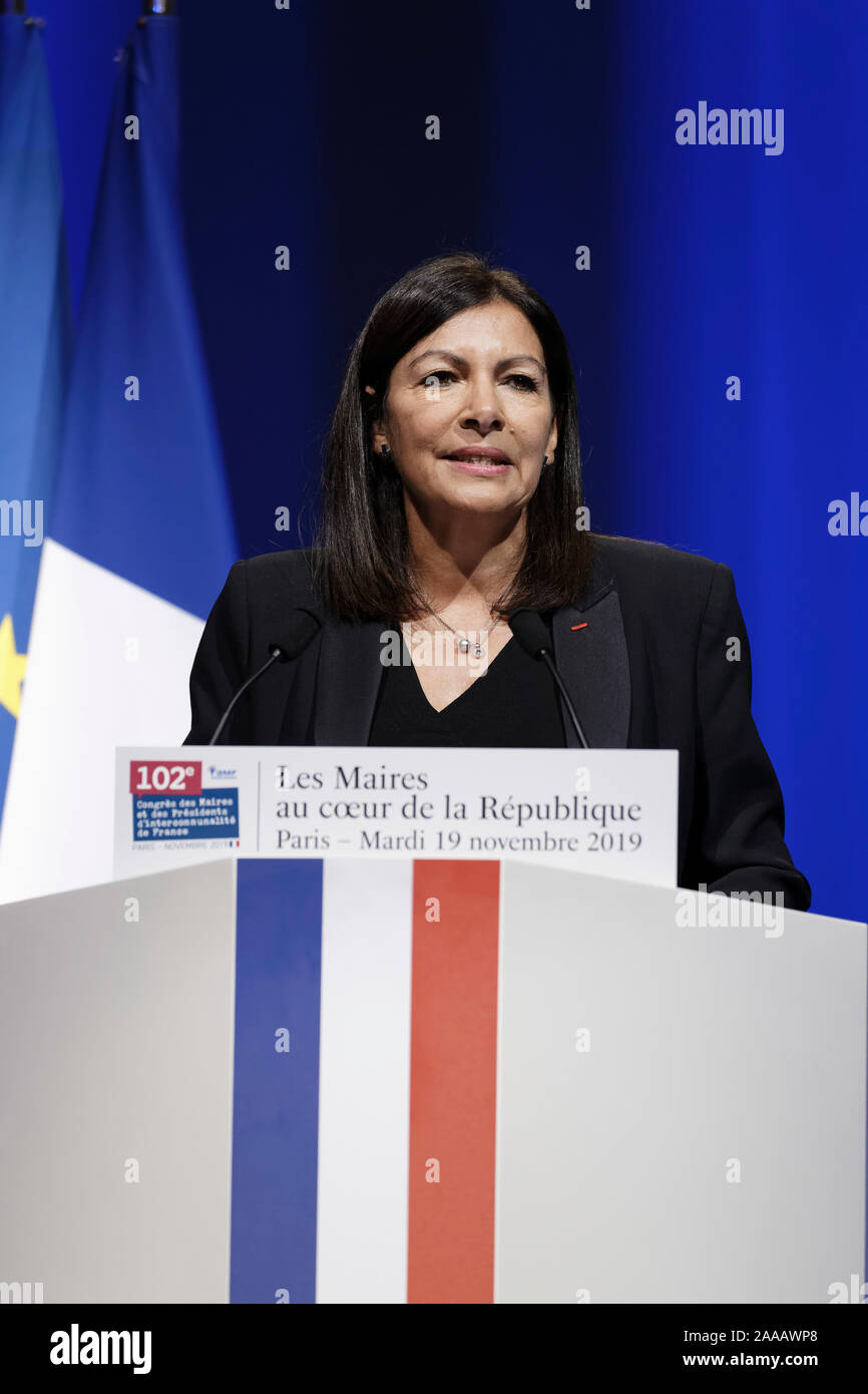 Paris, Frankreich. Nov, 2019 19. Anne Hidalgo spricht während der 102. Kongress der Vereinigung der Bürgermeister von Frankreich am 19. November 2019 in Paris. Stockfoto