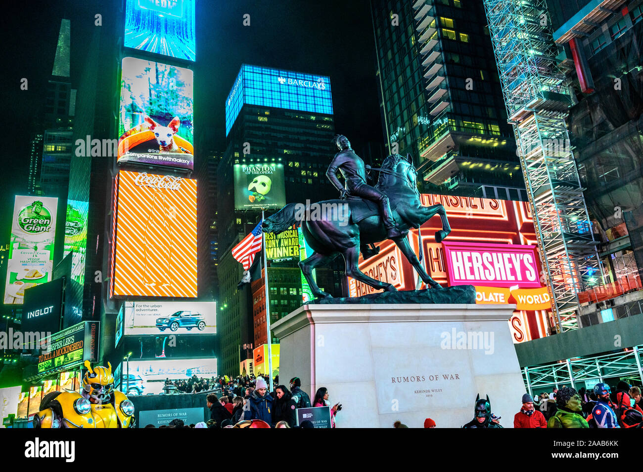 New York, USA, 9. November 2019. 'Gerüchte des Krieges", eine Bronzestatue von amerikanischen Künstler Kehinde Wiley, einen Afrikaner Mann in städtischen gekleidet Stockfoto