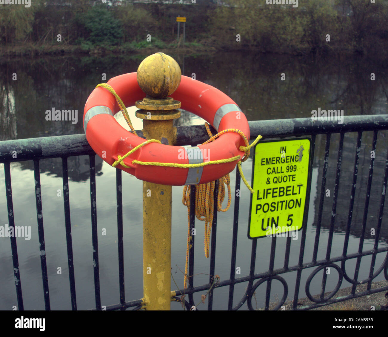 Fluss Clyde Rettungsring Rettungsring nach Warnungen der gestohlenen eine Gefahr für die lebensrettende Warnhinweise mutwillig zerstört oder ausgegeben wurden und die Kampagne begann am Fluss entlang Stockfoto