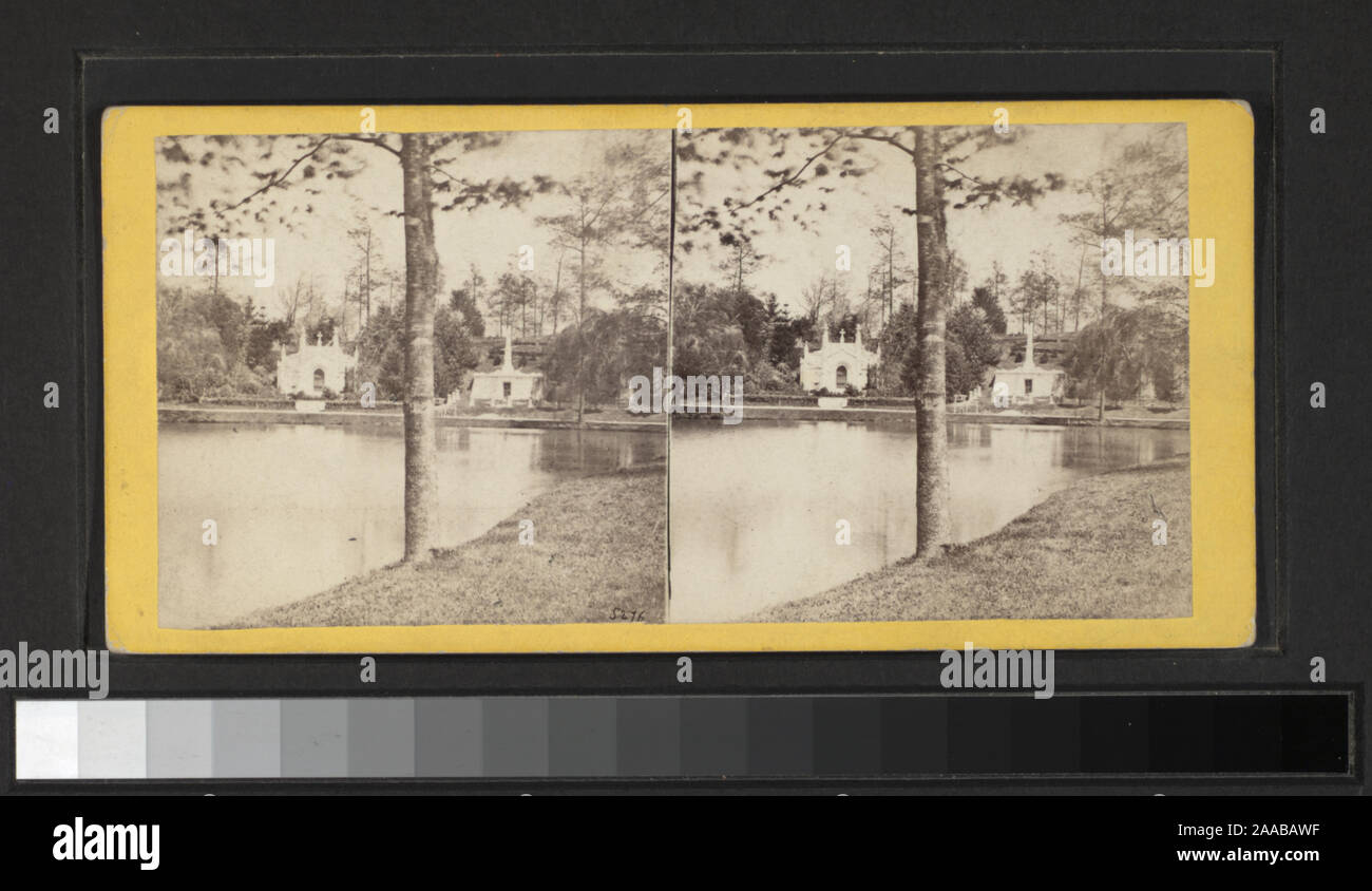 Handcolorierte photoprints. Mit einer Hand - farbige Anzeigen. Robert Dennis Sammlung von stereoskopische Ansichten. Stereoskopische Ansichten von Greenwood Cemetery, einschließlich Eintritt, Seen, Antriebe, Empfangen von Vault oder Grab mit leichenwagen vor, Gräber von James G. Bennett, Charlotte Canada, DeWitt Clinton, Charles Matthew, Charles Morgan, William Niblo, J. W. Schmidt, Sen'r, M.D., Charles Scribner, Oberst Vosburg, die Gräber der Spofford und Tileston Familien, Chauncey Denkmal, die Feuerwehr Denkmal. Einige Ansichten dupliziert. Ansichten sind gezählt: 156, 946, 952, 2185, 2186, 2187, 2192, 2193, 5272, 5273, 5276, 527 Stockfoto