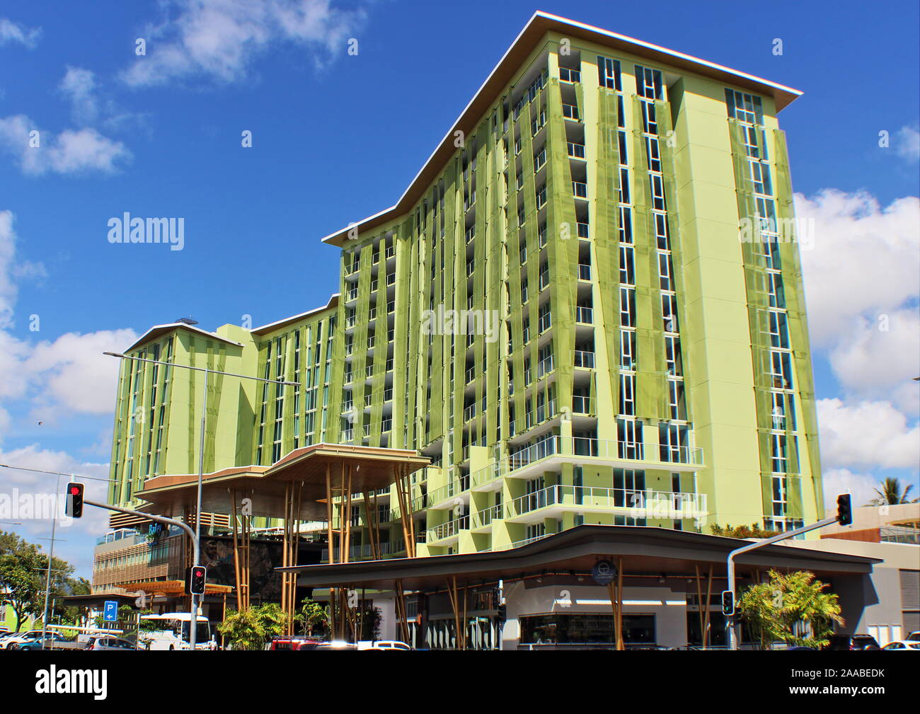 Die Bailey Crystalbrook Collection Hotel - die Moderne grüne zurück vom Meer entfernt und in der Nähe der Tourismus Annehmlichkeiten bieten alle Cairns' stellen Sie einen Block Stockfoto