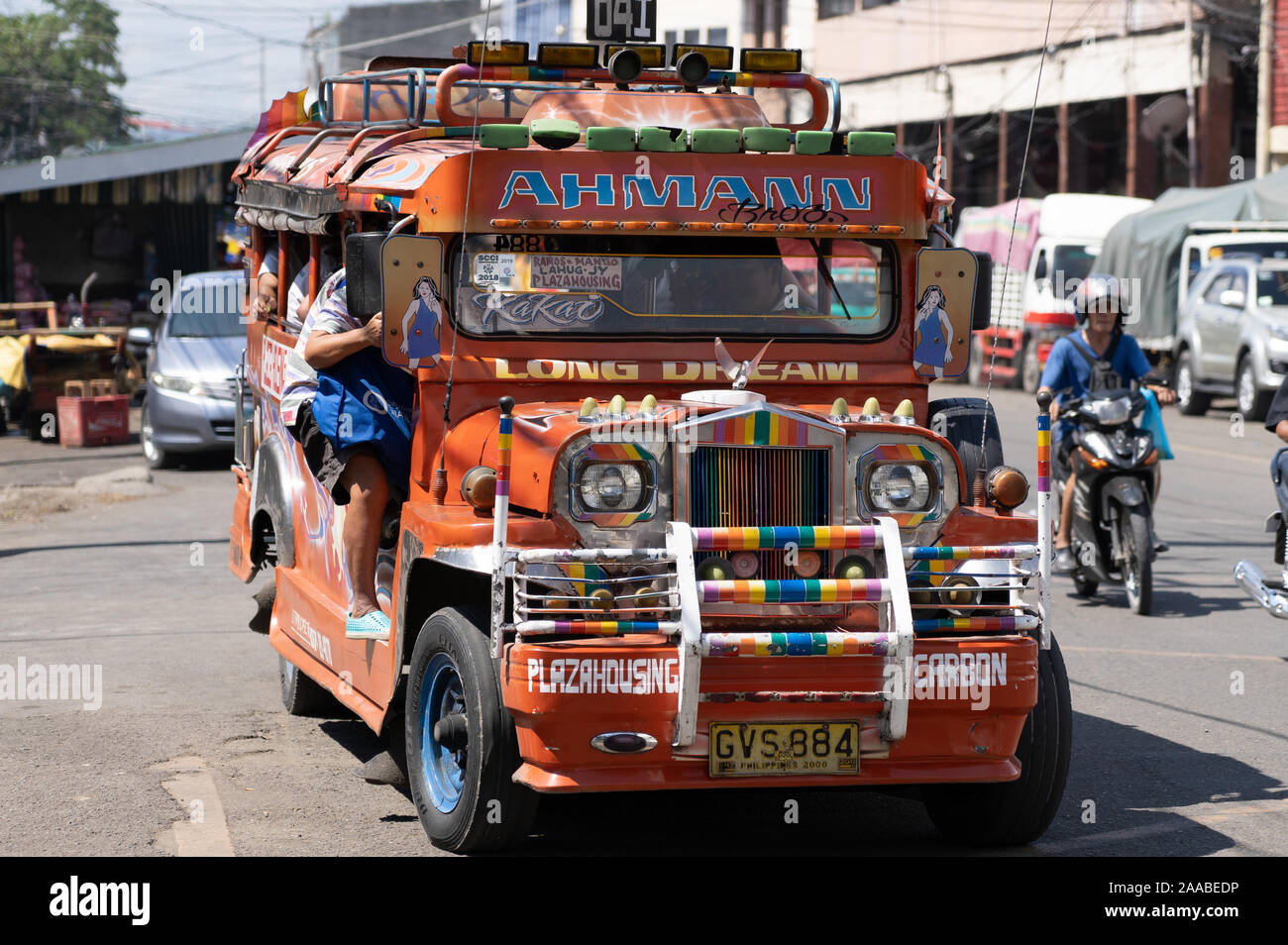 Cebu City, Philippinen. Nov, 2019 21. Ab Januar 2018 das Verkehrsministerium auf den Philippinen eine Initiative gestartet, um alte iconic Jeepney Fahrzeuge, die 15 Jahre alt von Straßen wurden als Teil der Transport des Modernisierungsprogramms der Regierung zu entfernen. In einer aktuellen Erklärung der DOTr hat dies aber locker hauptsächlich aufgrund der Beschwerden von jeepney Operatoren nicht Upgrades zu leisten oder modernen Units kaufen., alte Fahrzeuge werden nun in der Lage sein zu bedienen, die Sie in der Lage sind, technische Überwachung & Sicherheit Tests zu erfüllen. Quelle: bildergallerie 2/Alamy leben Nachrichten Stockfoto