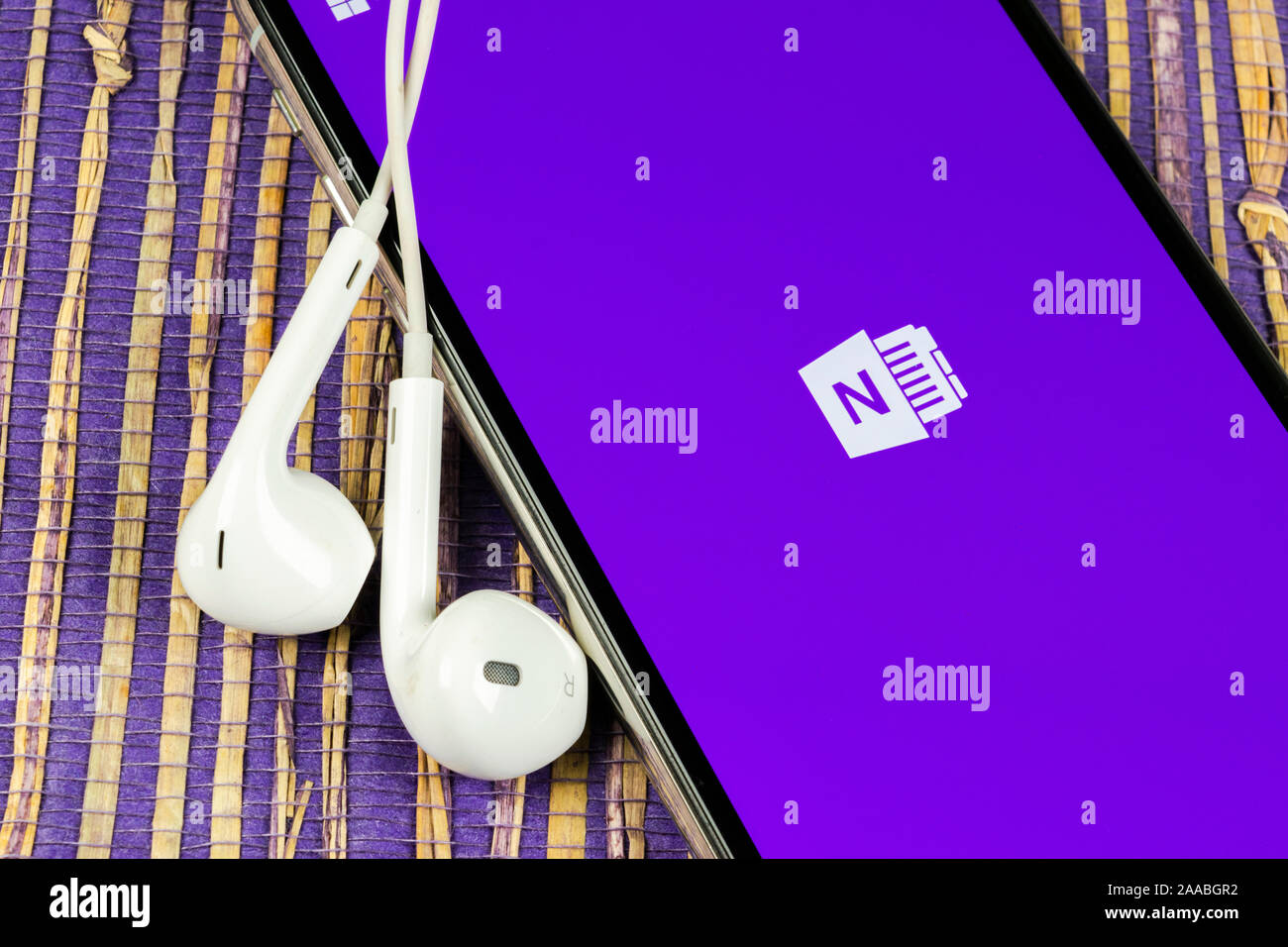 Helsinki, Finnland, 4. Mai 2019: Microsoft OneNote office Symbol auf Apple iPhone X-close-up. Microsoft eine Note App Symbol. Microsoft Auf Stockfoto