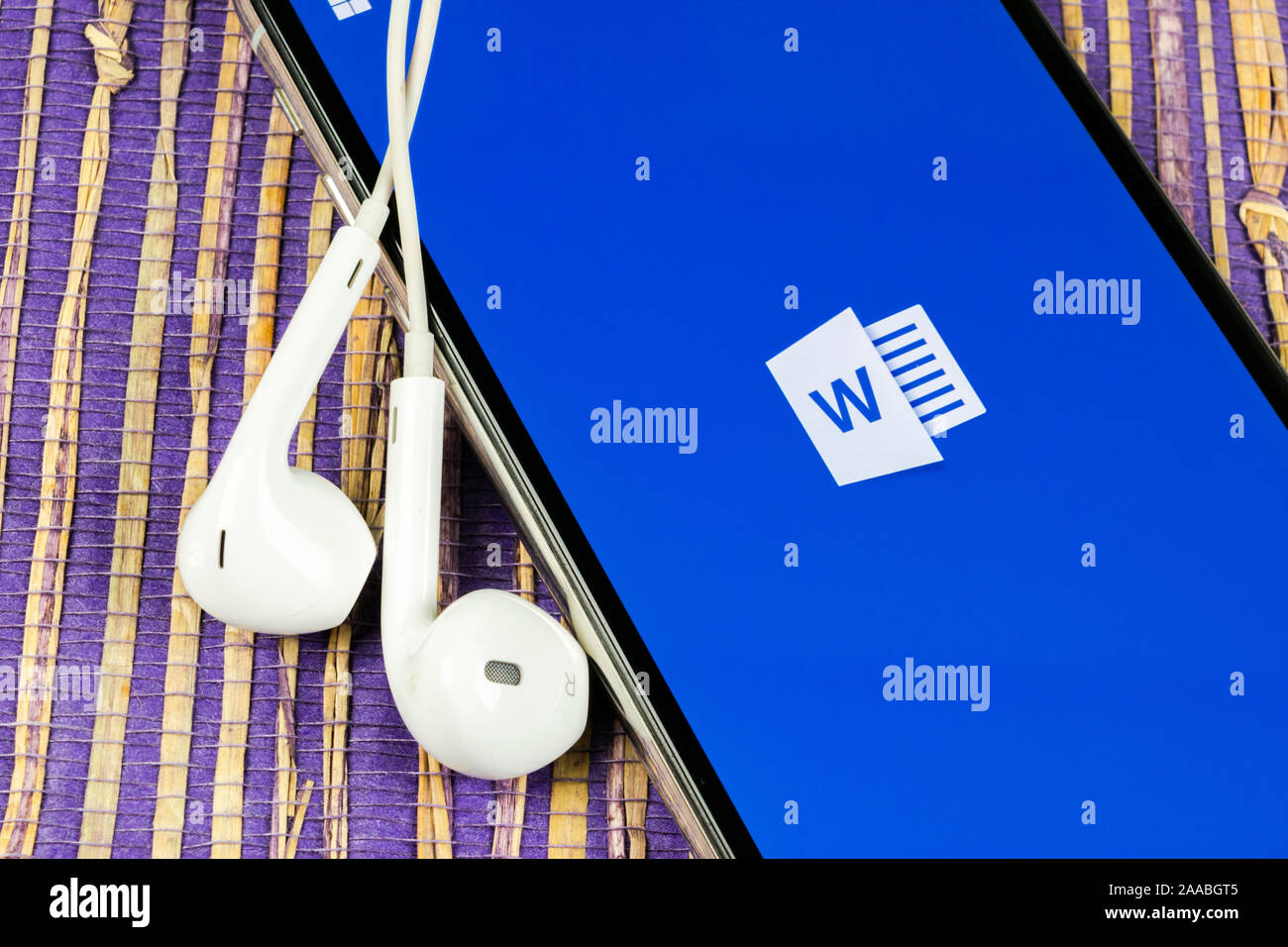 Helsinki, Finnland, 4. Mai 2019: Microsoft Word Symbol auf Apple iPhone X-close-up. Microsoft Office Word Symbol. Microsoft Office auf mob Stockfoto