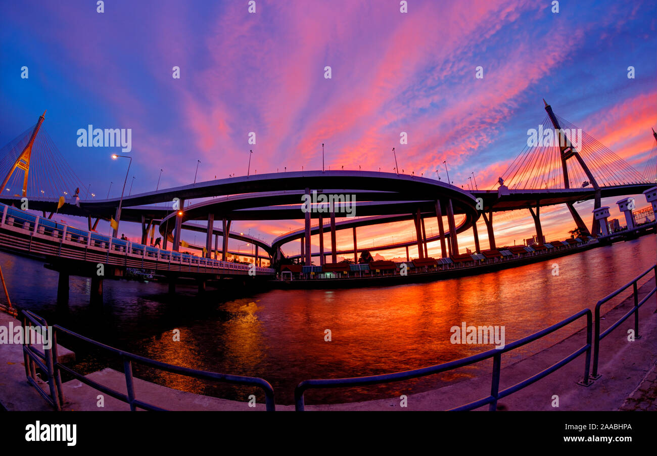 Pano von Bhumibol Mega Bridge, Bangkok, Thailand Stockfoto