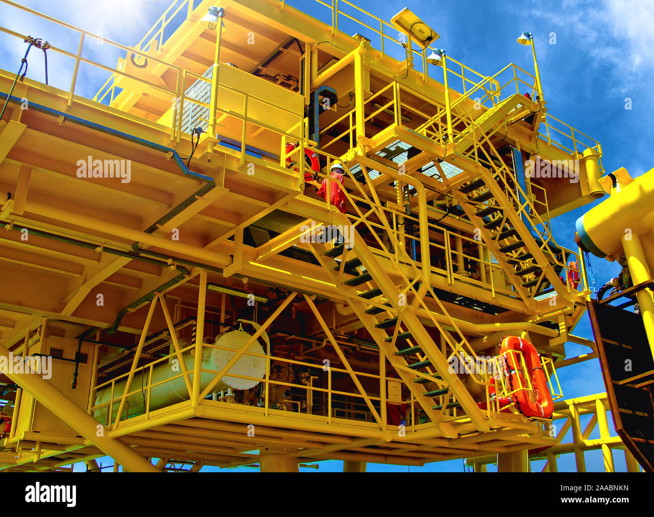 Offshore Oil Rig Plattform während der Bauarbeiten im Hafen Hof. Stockfoto