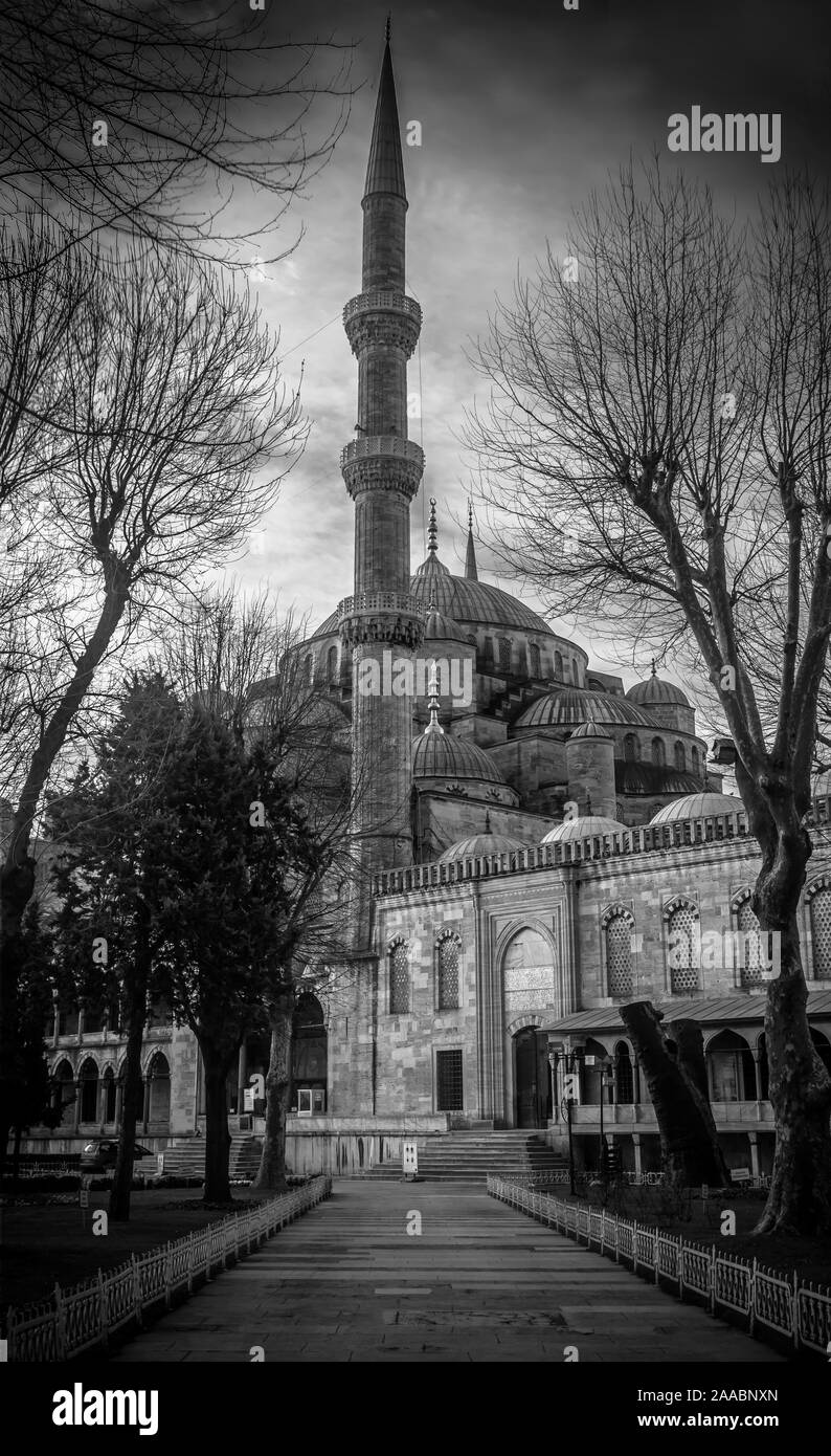 Moschee Sultanahmet, auch genannt die Blaue Moschee Gasse Blick von Innen und Außen in Istanbul, Türkei Stockfoto