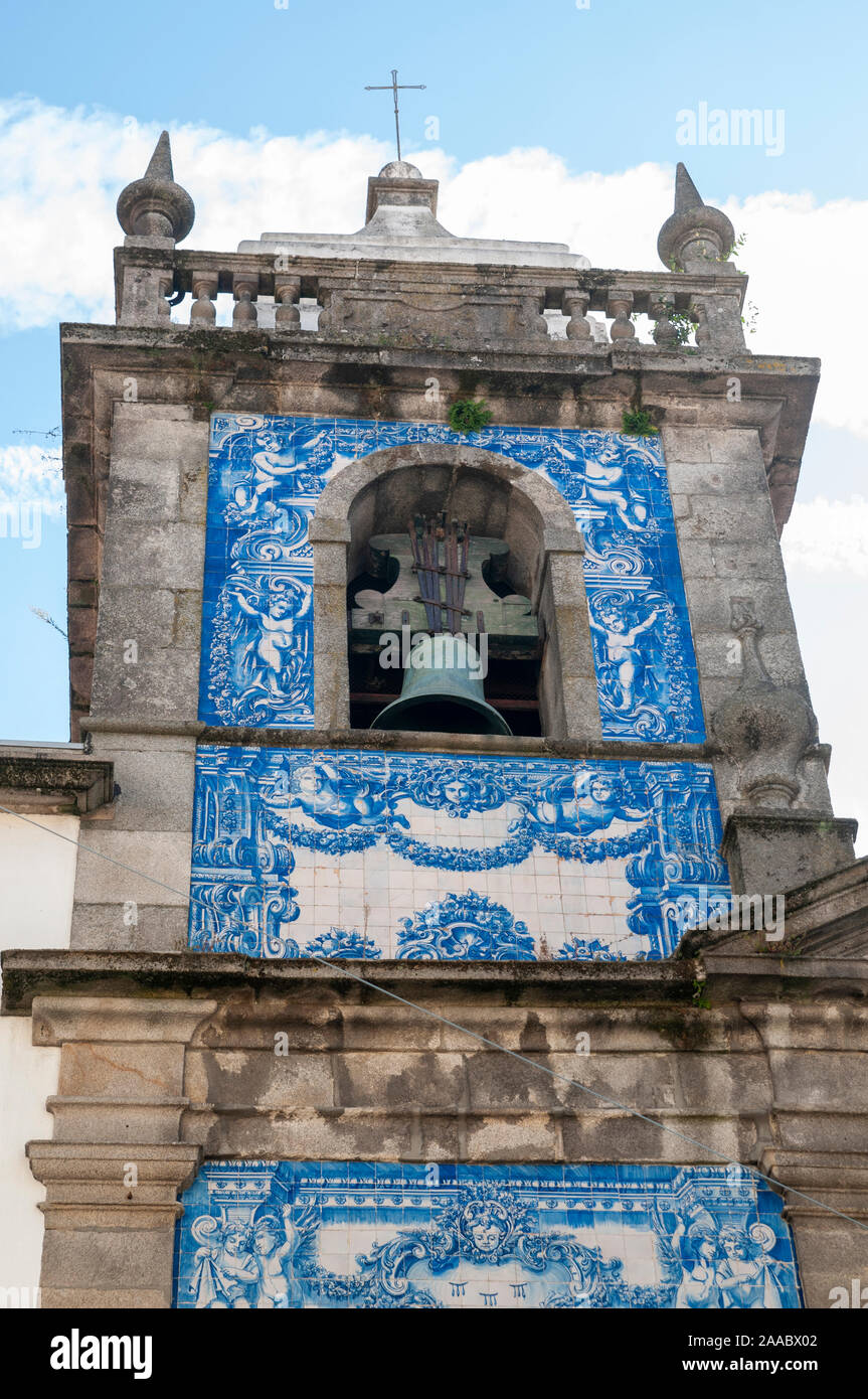 Porto, Portugal. Santa Catarina Kapelle, aka Almas Kapelle mit Azulejos, den typischen portugiesischen blauen Kacheln dekoriert Stockfoto