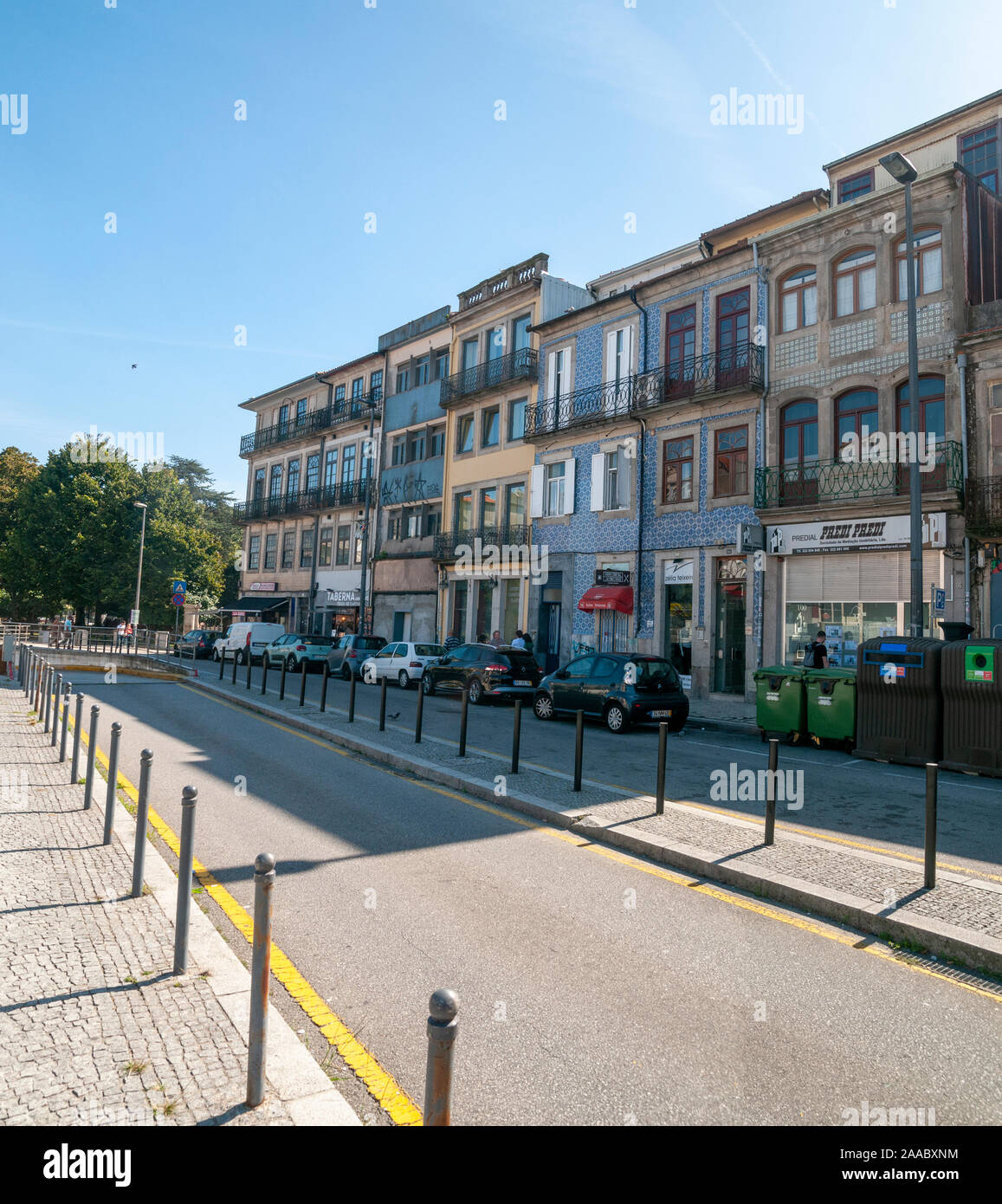 Urbane stadtbild am Praca dos Poveiros, Porto, Portugal Stockfoto