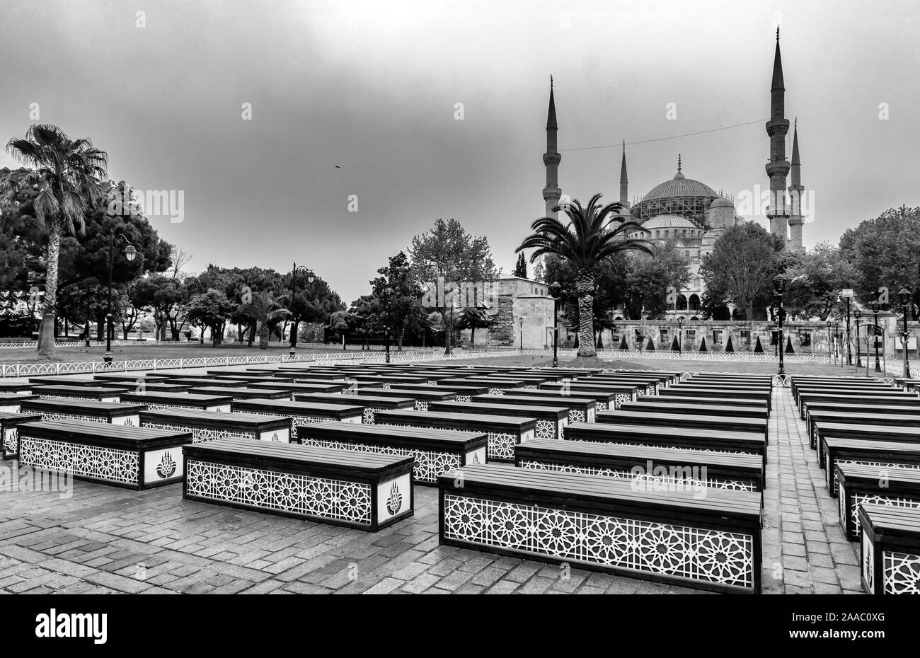 Sultan Ahmed Blaue Moschee in Istanbul, Türkei - eines der beliebtesten Sehenswürdigkeiten der Stadt. Ansicht schließen während des Tages mit bewölktem Himmel Stockfoto