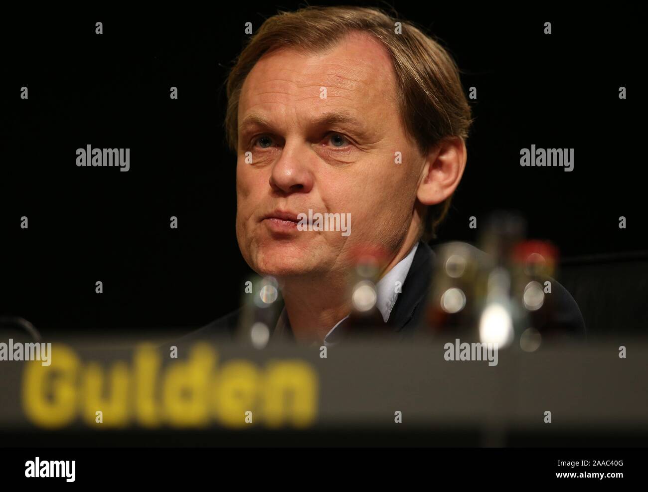 Firo: 21.11.2016 Fußball, Saison bis einschließlich WS 2016/2017 1.Bundesliga: BVB, Borussia Dortmund, HV, Hauptversammlung, Björn Gulden, PUMA, Aufsichtsrat | Nutzung weltweit Stockfoto