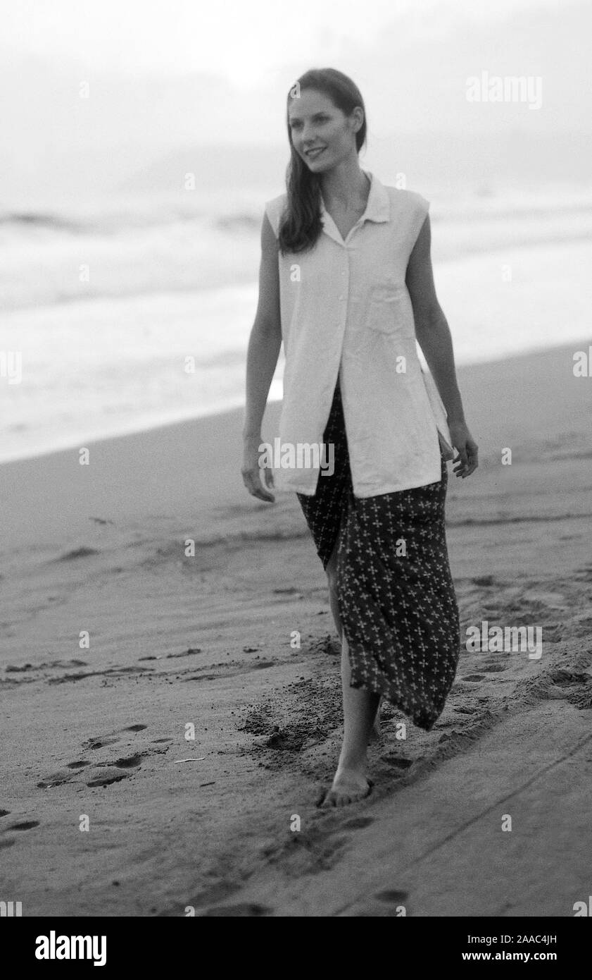 Frau am Strand Stockfoto