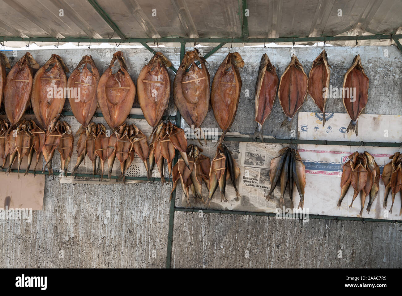 Stand für getrockneten Fisch Stockfoto