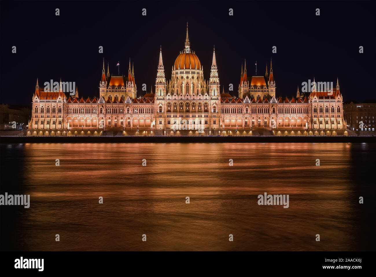 Fantastische naght Foto über das ungarische Parlament alten historischen Gebäude. Stockfoto