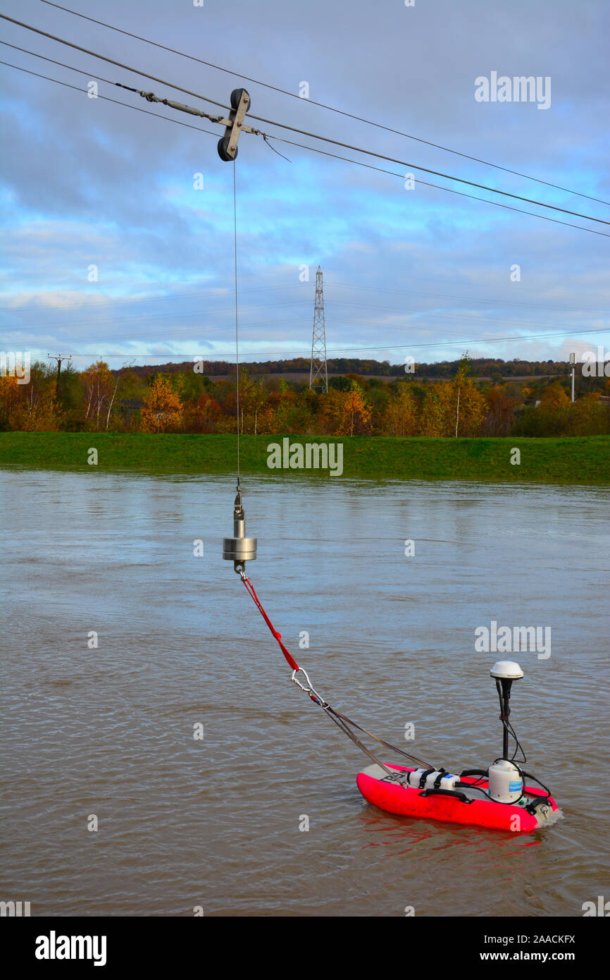 Umweltagentur monitor Hochwasser auf dem Fluss Dearne, South Yorkshire Stockfoto