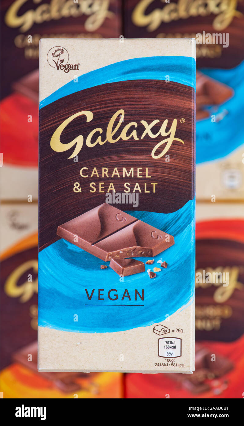 Galaxy vegane Schokolade. Karamellisierter Haselnuss, glatt Orange, und Karamell & Meersalz bars Stockfoto