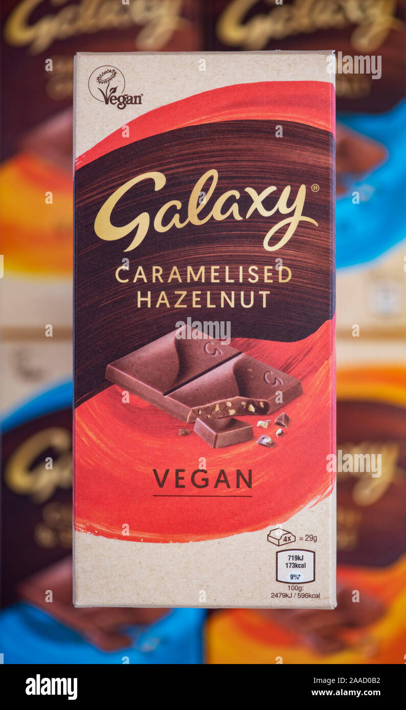 Galaxy vegane Schokolade. Karamellisierter Haselnuss, glatt Orange, und Karamell & Meersalz bars Stockfoto