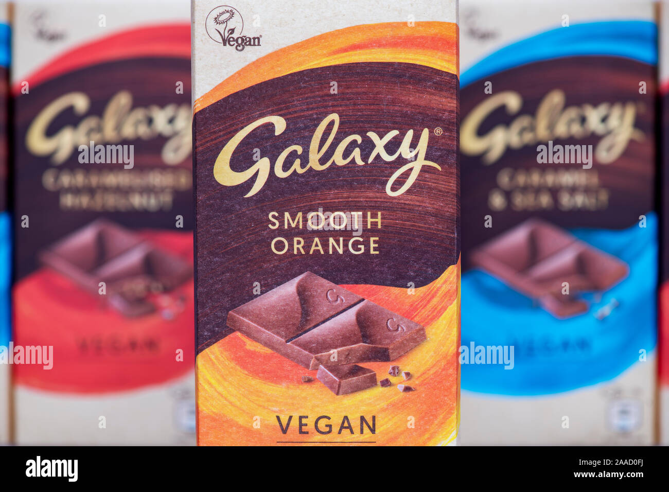 Galaxy vegane Schokolade. Karamellisierter Haselnuss, glatt Orange, und Karamell & Meersalz bars Stockfoto