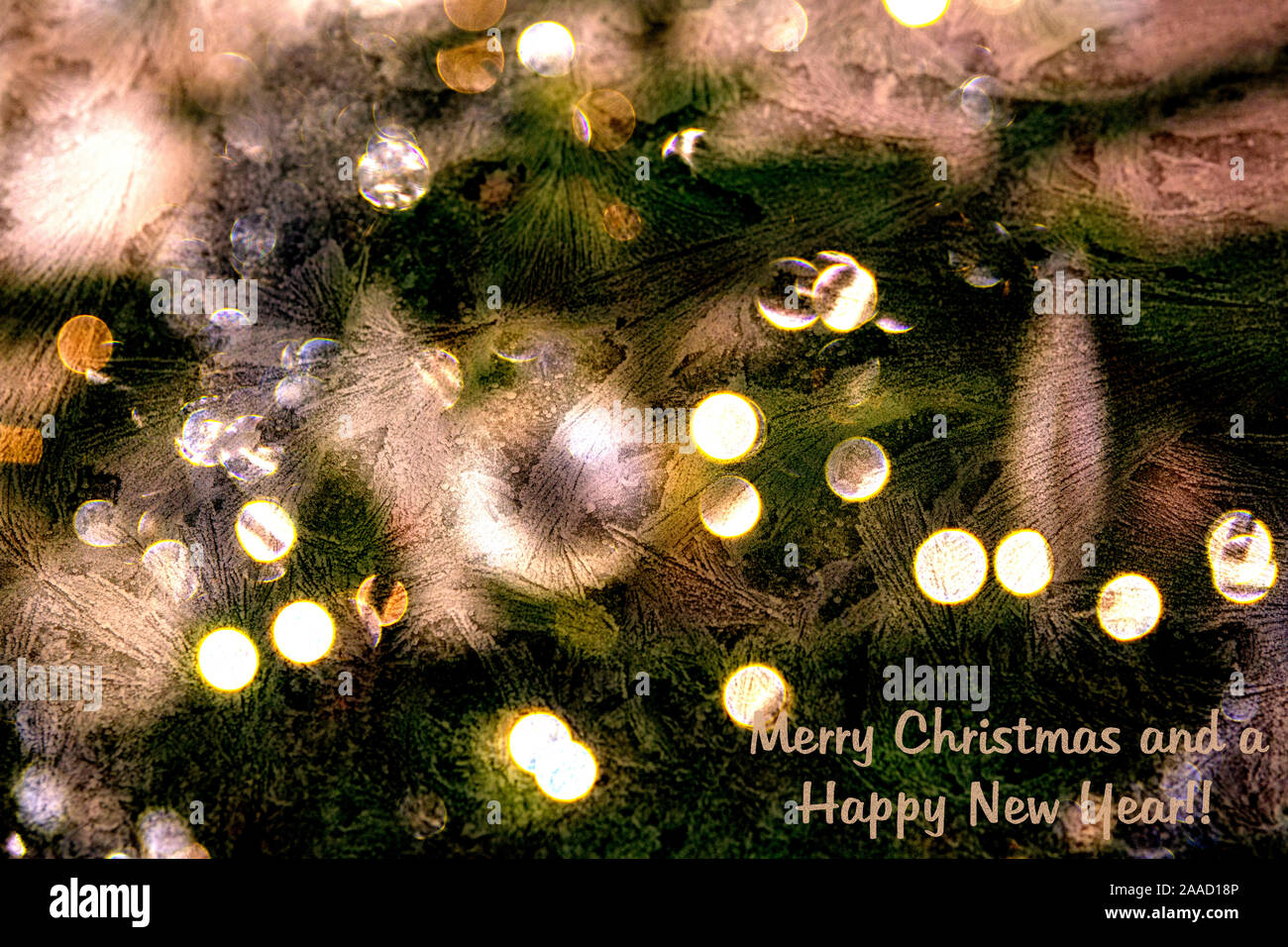 Frohe Weihnachten und guten Rutsch ins Neue Jahr Hintergrund mit Eis, Kugeln und Lichtern Stockfoto