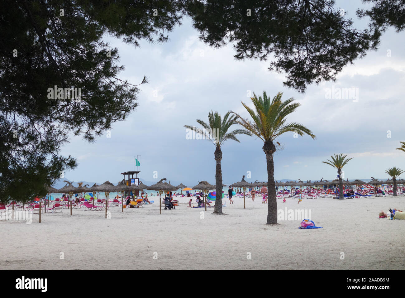 Beachlife an der Bucht von Alcudia, Mallorca, Spanien Stockfoto