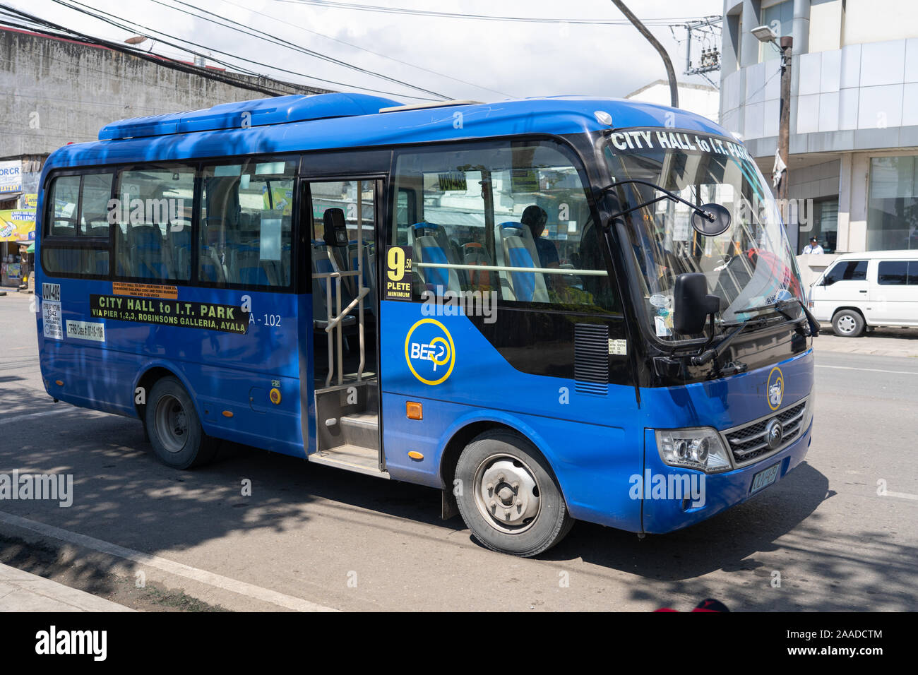 Eine neue Art des Transportes vor kurzem in Cebu City, eingeführt als ein Signalton bekannt. Lokal als Beepney diese Art von Fahrzeug mit Klimaanlage bekannt Stockfoto