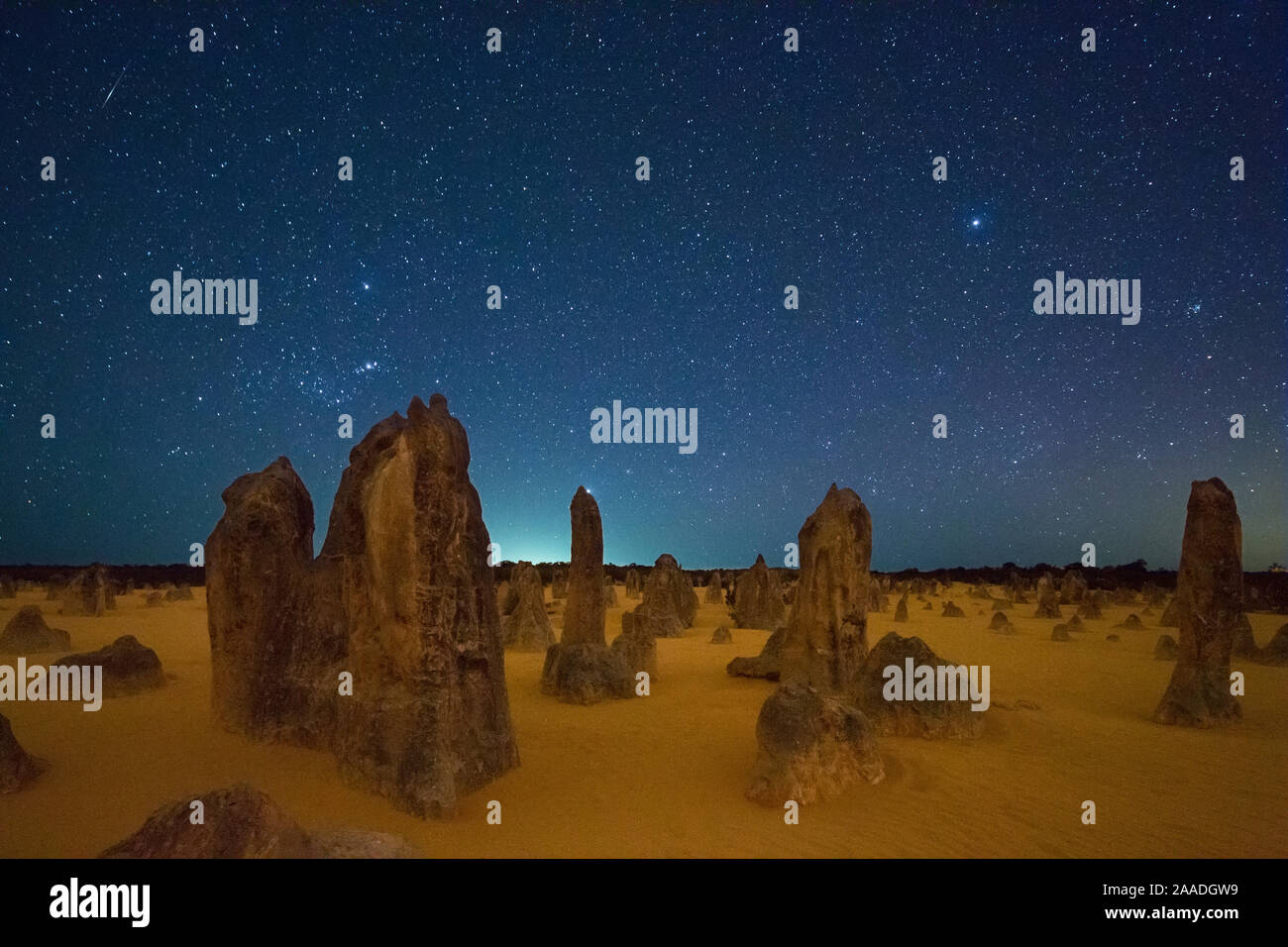 Die Pinnacles in der Nacht, Kalksteinformationen. Nambung National Park, in der Nähe von Cervantes, Western Australia Stockfoto
