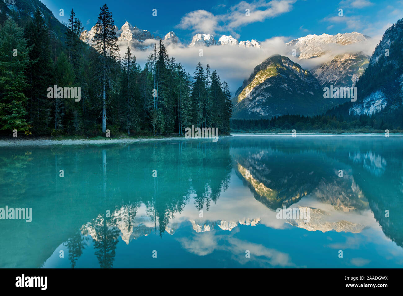 Lago di Landro im Morgengrauen, Dolomiten, Sud Tirol/Alto Adige, Italien Stockfoto