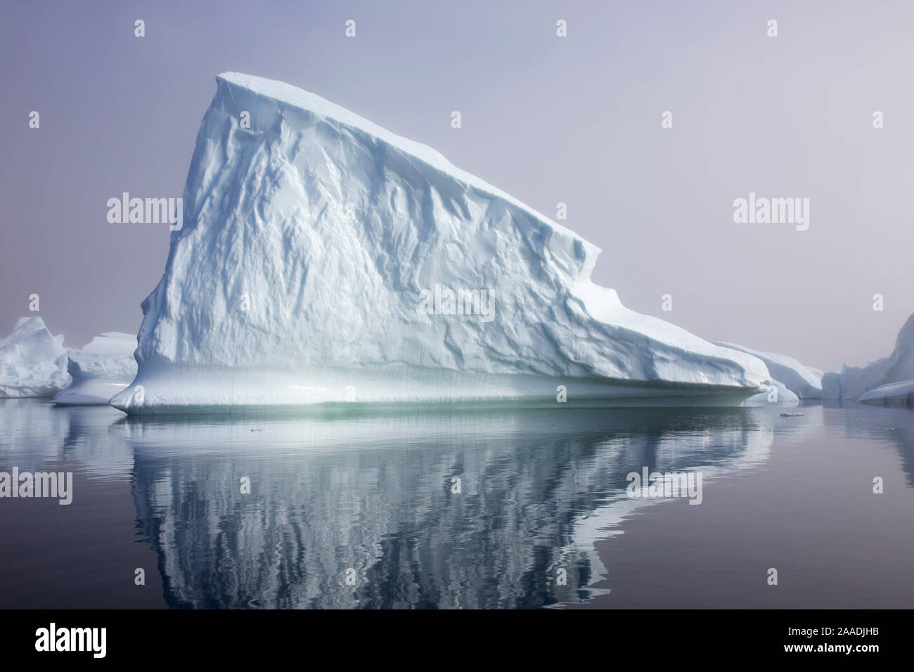 Eisberg im Meer außerhalb der Ilulissat-eisfjord UNESCO Weltkulturerbe, Grönland, August 2014. Für die Süßwasser-Projekt fotografiert. Stockfoto