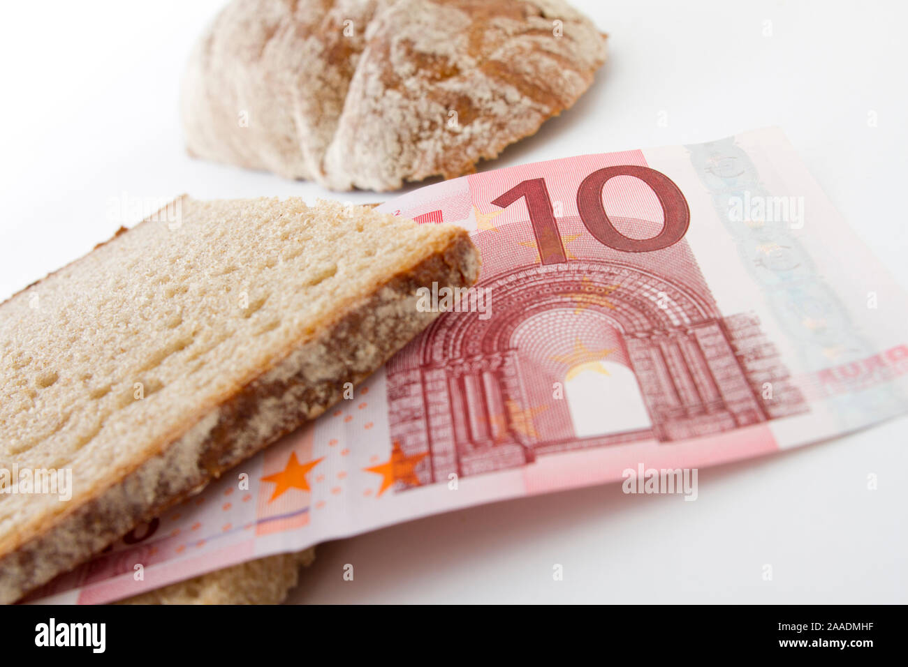 Euroschein zwischen Brotscheiben Stockfoto