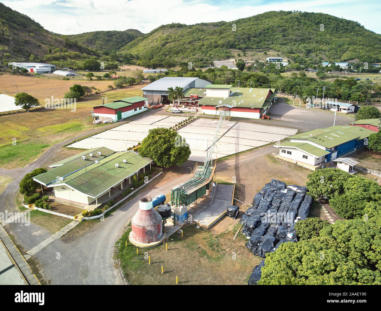 Landwirtschaftliche Kaffee Business Theme. Trocknung/Prozess Antenne drone Ansicht Stockfoto