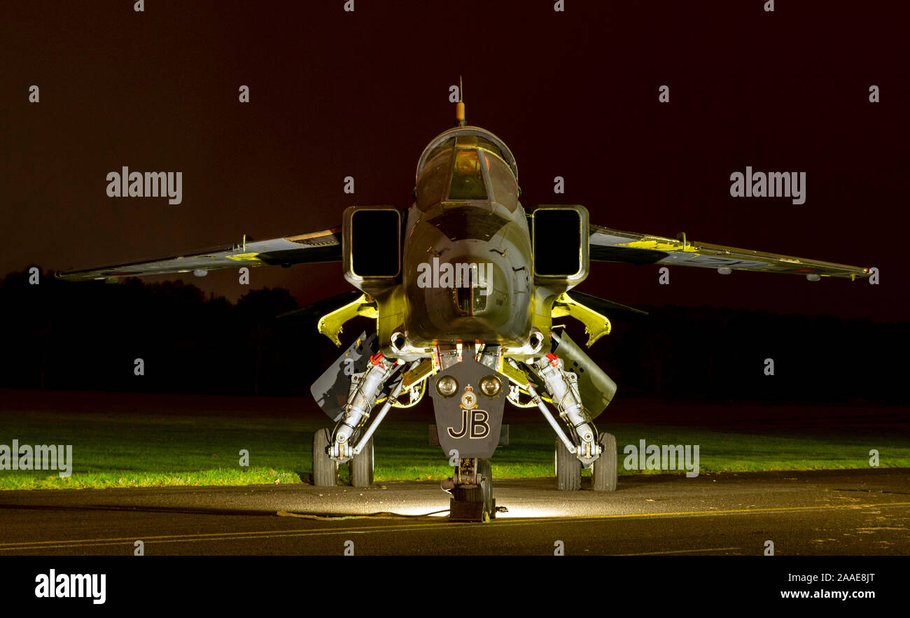 RAF SEPECAT Jaguar GR1, XZ370, JB, (17 Squadron, RAF Bruggen Markierungen) an RAF Cosford Nightshoot in Verbindung mit Schwelle. Aero Stockfoto