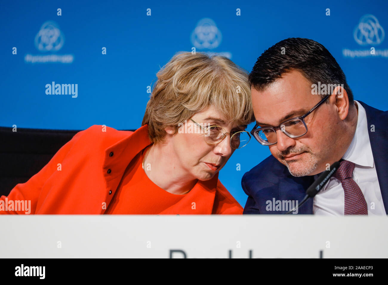 Essen, Nordrhein-Westfalen, Deutschland - Martina Merz, Vorsitzende des Vorstands der ThyssenKrupp AG, hier mit Oliver Burkhard, Mitglied des Stockfoto