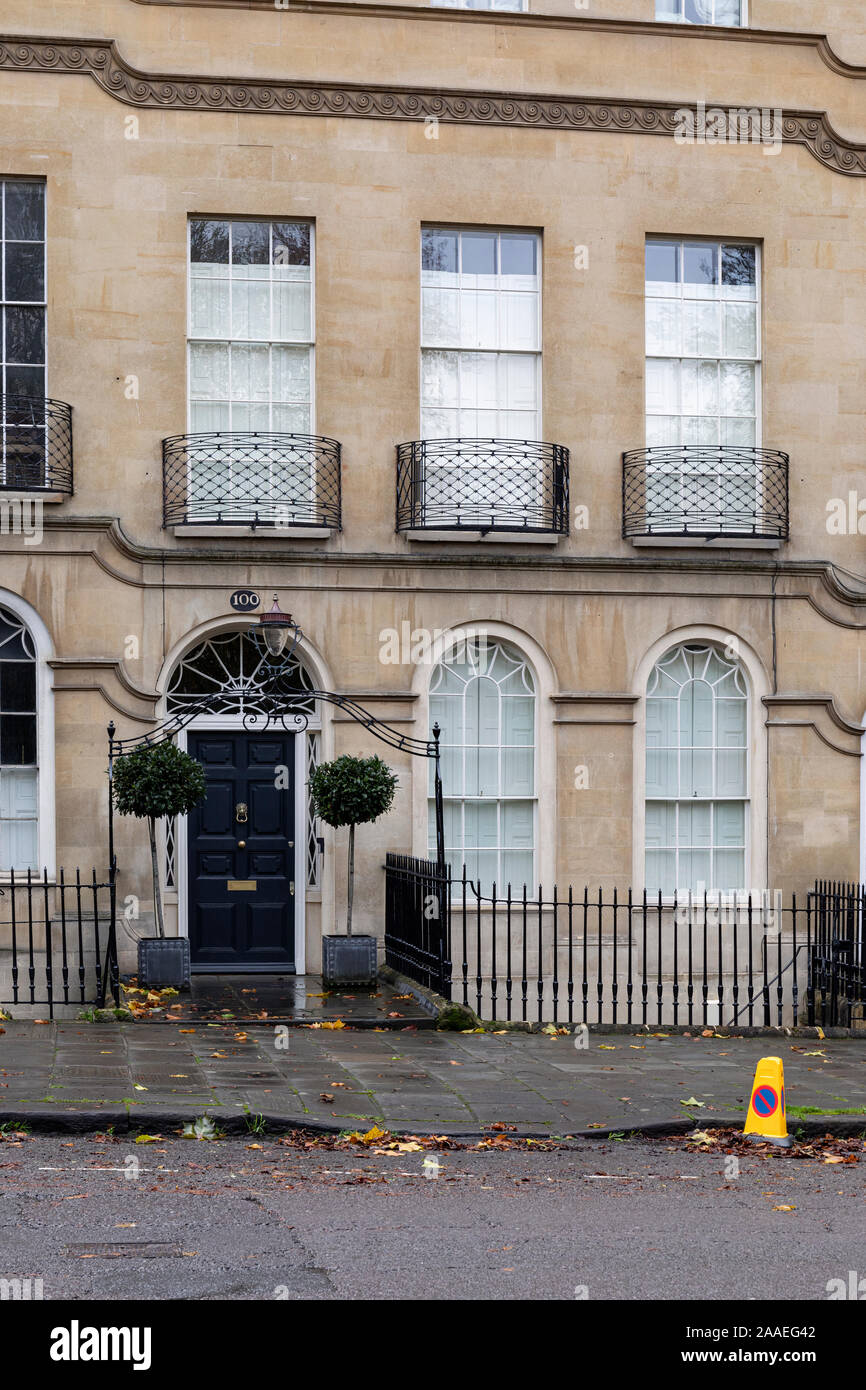 Georgianisches Stadthaus in Sydney Place, City of Bath, BANES, England, Großbritannien Stockfoto