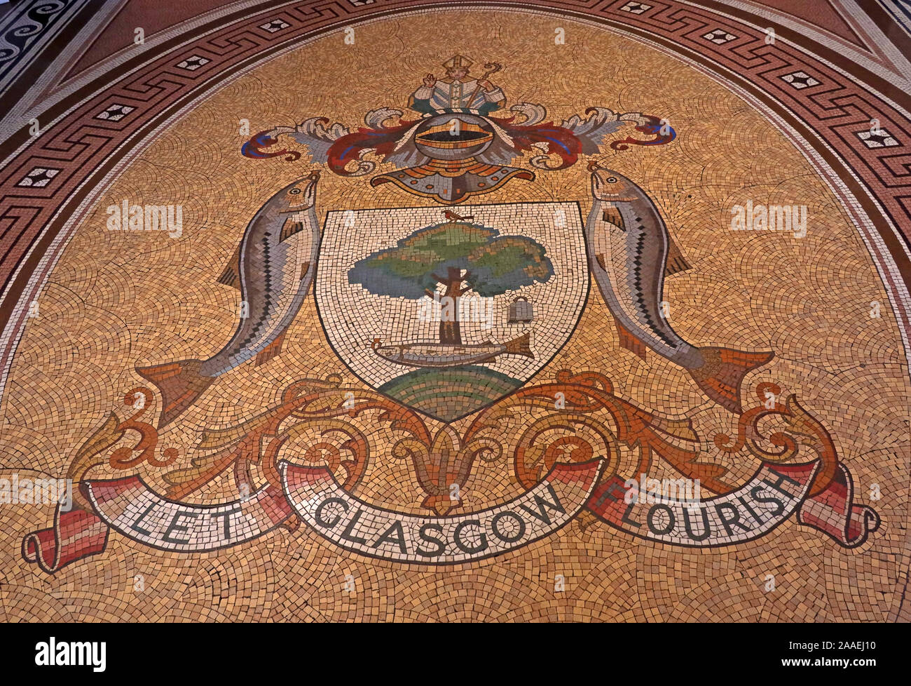 Lassen Sie Glasgow gedeihen Mosaic, der Glasgow Wappen: Vogel, Baum, Bell und Fisch, vom City Chambers, George Square, Schottland, UK, G2 1DU Stockfoto