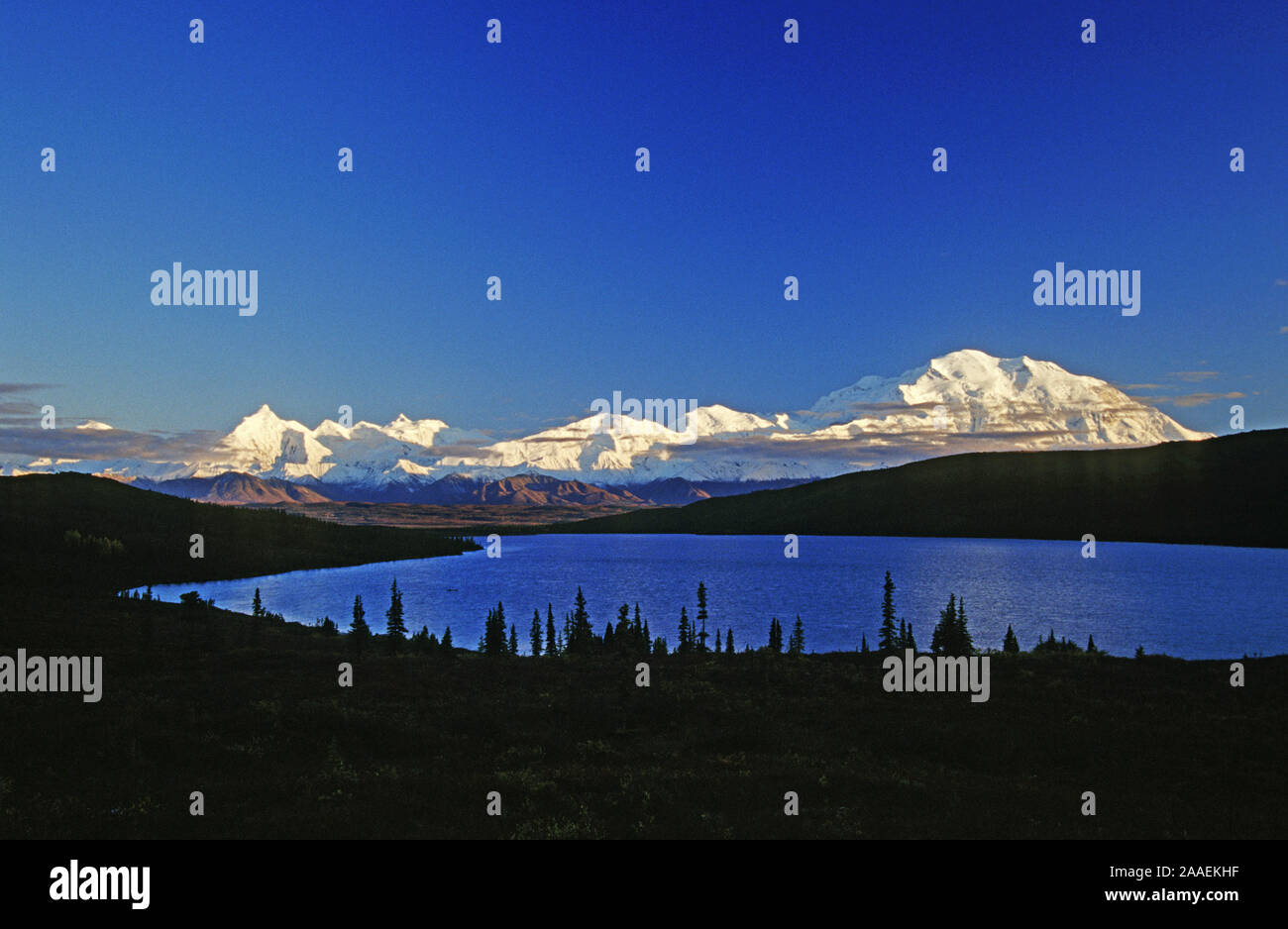Mt. McKinley mit Wunder See - Denali N.P. - Alaska Stockfoto