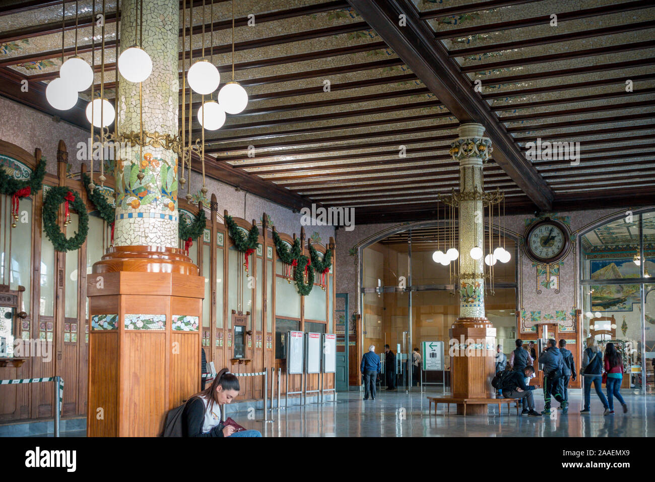 Main Hall innerhalb der Estació del Nord (Nordbahnhof). Im Jahre 1917 eröffnete elegante Jugendstilgebäude Häuser in Valencia Bahnhof. Spanien. Stockfoto