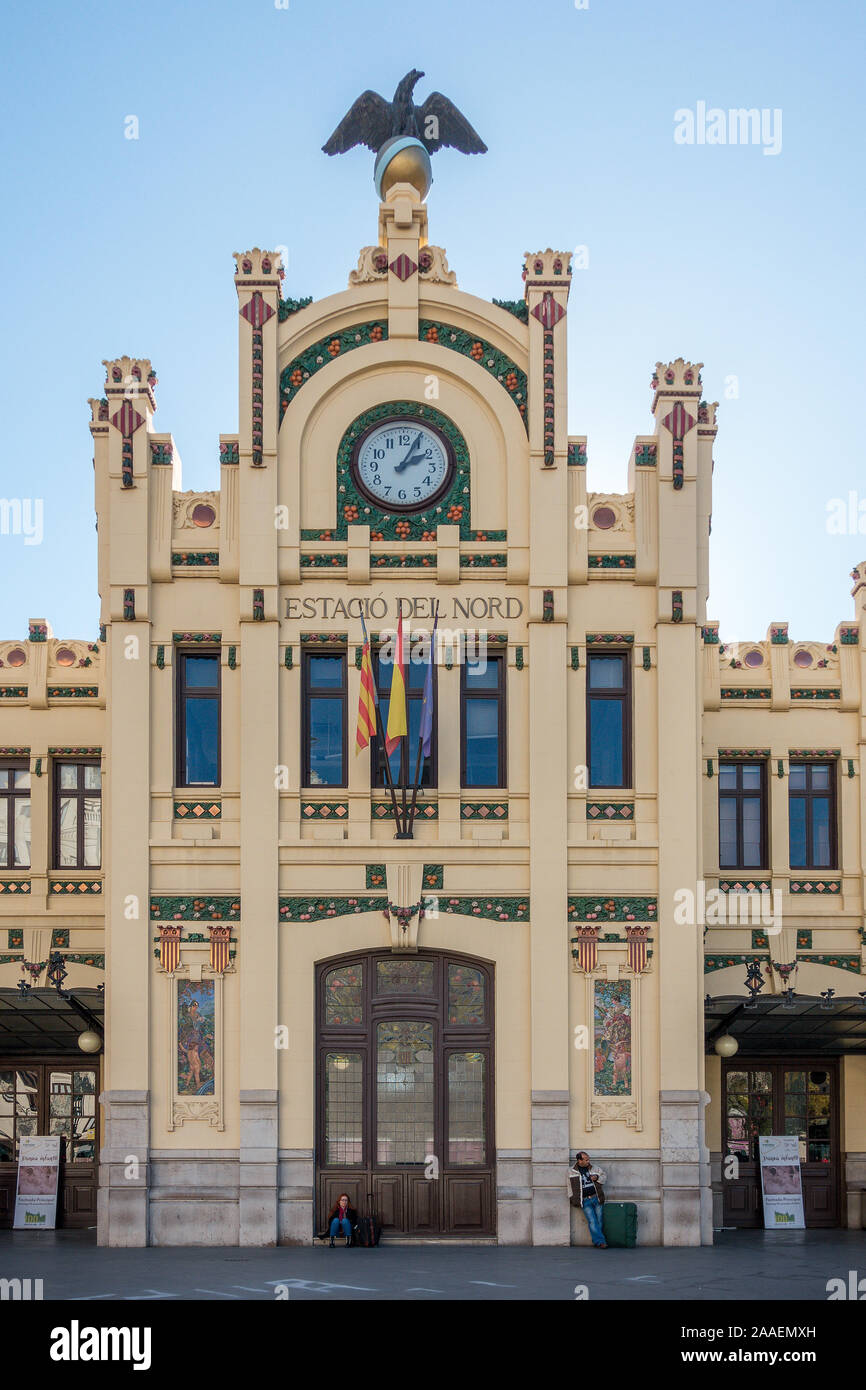 Estació del Nord (Nordbahnhof). Im Jahre 1917 eröffnete elegante Jugendstilgebäude Häuser in Valencia Bahnhof. Valencia, Spanien. Stockfoto
