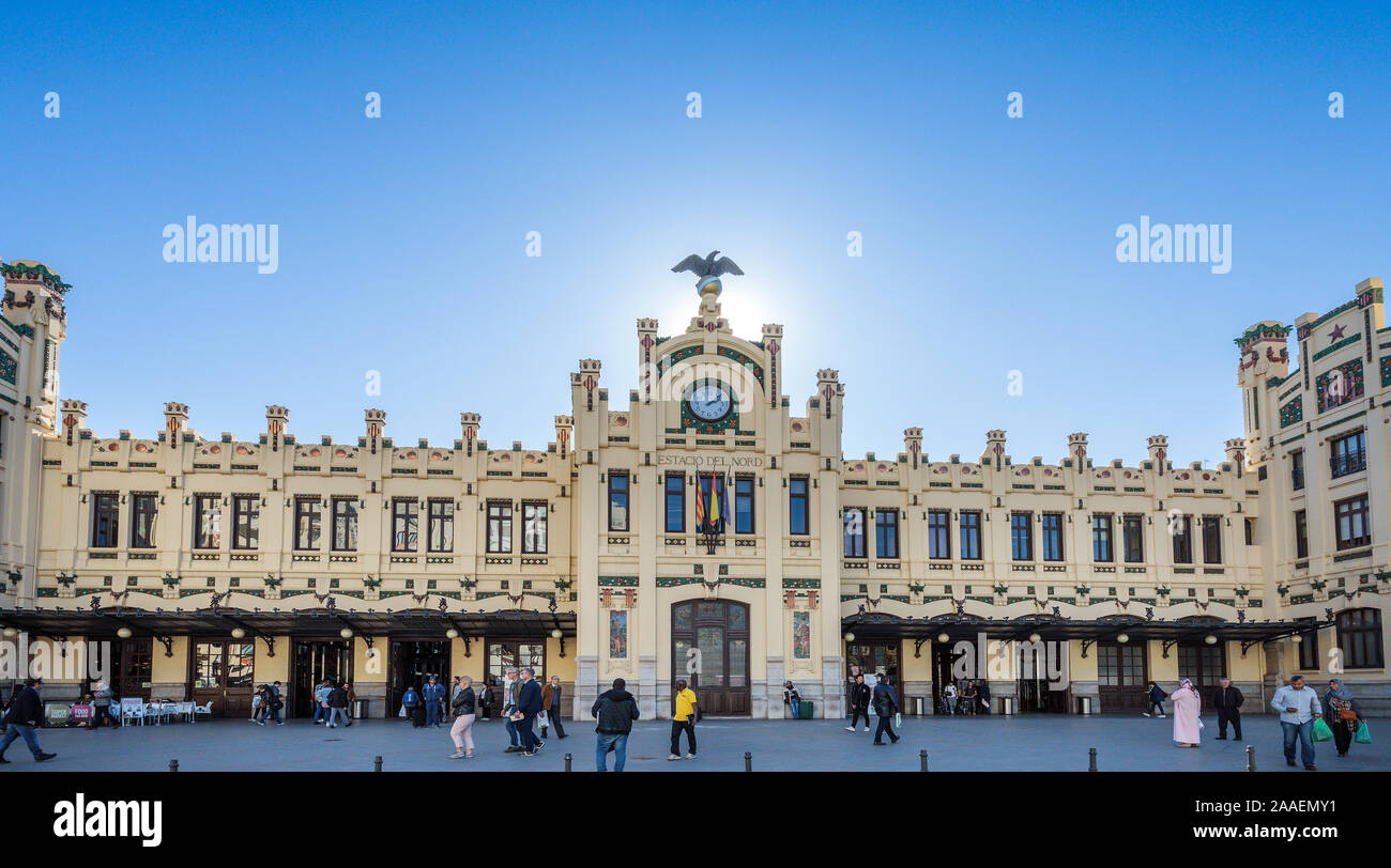 Estació del Nord (Nordbahnhof). Im Jahre 1917 eröffnete elegante Jugendstilgebäude Häuser in Valencia Bahnhof. Valencia, Spanien. Stockfoto
