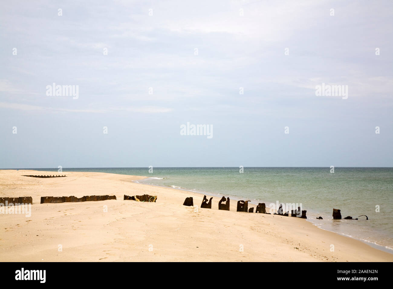 Zerfallende Buhnenreste aus Eisen am Nordweststrand von Sylt Stockfoto