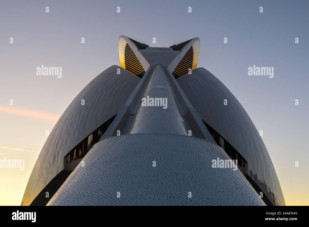 Palau de les Arts (Opera House and Performing Arts Center), die Stadt der Künste und Wissenschaften, Valencia, Spanien. Sunrise. Stockfoto