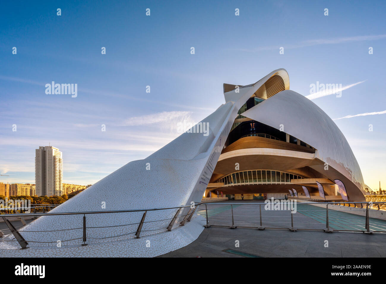 Palau de les Arts (Opera House and Performing Arts Center), die Stadt der Künste und Wissenschaften, Valencia, Spanien. Sunrise. Stockfoto