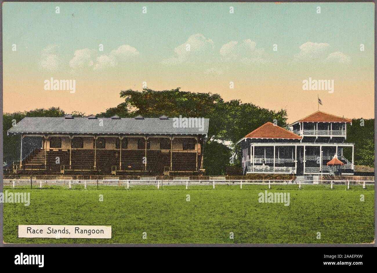 Illustrierte Postkarte der Tribünen an der Pferderennbahn in Rangun, Yangon, Myanmar (Burma), von D. A, 1910 veröffentlicht. Ahuja. Von der New York Public Library. () Stockfoto